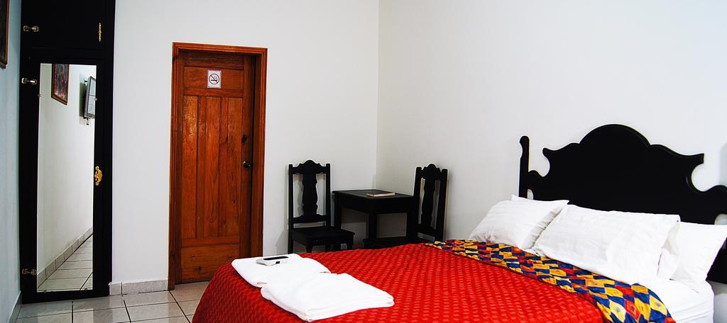 Uw Oasis Hotel La Ceiba Habitación foto