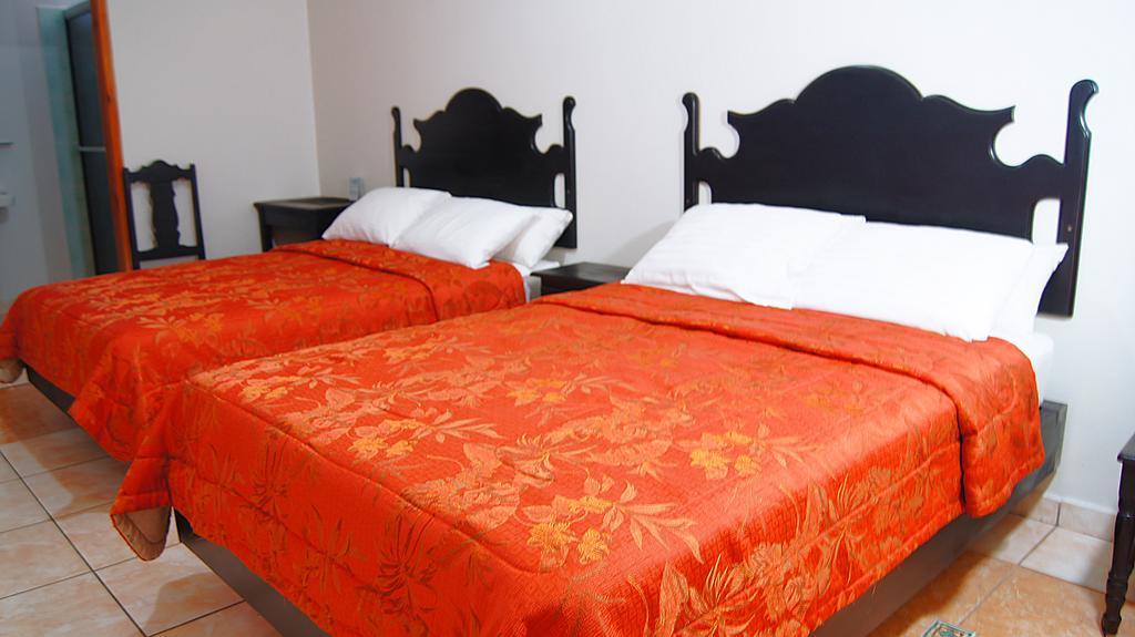 Uw Oasis Hotel La Ceiba Habitación foto